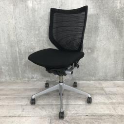 【定価約16万円】【長時間の着座でも疲れにくいサポート感！】■オカムラ（okamura）製　バロンチェア（Baron）　肘無し　ローバック　■ブラック　■メッシュ背面　【ベストなポジションが得られる先進設計！】　中古　高級チェア　オフィスバスターズ　東大阪店