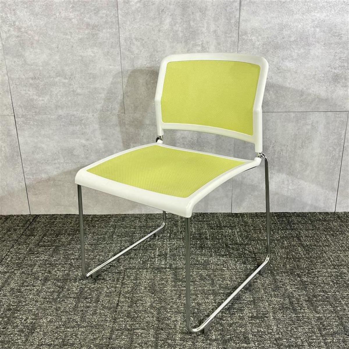 プラス製のミーティングチェア【UMチェア】が入荷しました！。＊福岡市拠点の「オフィスバスターズ福岡南店」は、福岡はもちろん、岡山・広島エリアにも対応しています。中古オフィス家具・チェア・デスク・複合機など一式手配可能。各地に特化した在庫とワンストップ対応で、起業・移転・レイアウト変更にしっかり対応し、岡山・広島でも安心の選択肢をご提供します。＊
                        UMチェア
                                    中古
            