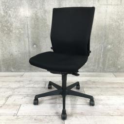 【博】【オフィスの定番チェア！】■オカムラ　エスクード　ハイバック　肘なし　PCチェア　ブラック　中古　福岡　博多　天神　九州最大級　＊熊本市で、中古オフィス用品・オフィス家具をお探しなら「オフィスバスターズ熊本サテライト店」へ＊※サテライトは商談スペースのみの為、在庫は福岡の在庫を掲載しております。商品につきましてはお電話にてお問い合わせください。