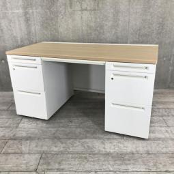 【訳あり品】両袖タイプで収納たっぷり！幅1400㎜でワークスペースもしっかり確保！
■オカムラ/アドバンス/天板ナチュラル/本体ネオホワイト　引出付き　シリンダー錠　W1400×D700×H720㎜
