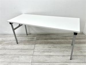 【定価約6万円】【あると便利！用途色々な折り畳みテーブル】■内田洋行　■ホワイト　■折り畳みテーブル