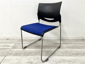 【定価約2万円】【重ねて収納可能！スペースの削減におすすめなスタッキングチェア】■内田洋行/MP-110B　■スタッキングチェア　■背面ブラック＋座面ブルー