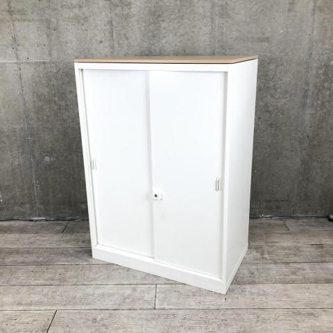 【希少な引き違い書庫が入荷！スライド引き戸だから開閉スペースに困りません！】■オカムラ（okamura）　レクトライン(Rectline)シリーズ　引き違い書庫　2枚扉　■天板：ナチュラル　■シリンダー錠　■ホワイト【清潔感のあるホワイト書庫】
