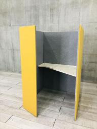 【右開口タイプ】【ワーカーの集中を高める省スペースなワークブースが入荷！】■オカムラ(okamura)製　ドレープシリーズ(テトラタイプ)　集中ワークブース 　(W1000/D1000/H1520)　　■イエロー(イエロー×ライトグレー)　【ABW商材】【関東倉庫在庫品】【弊社使用欄：A00996813】【WEBC6】【0220】♢