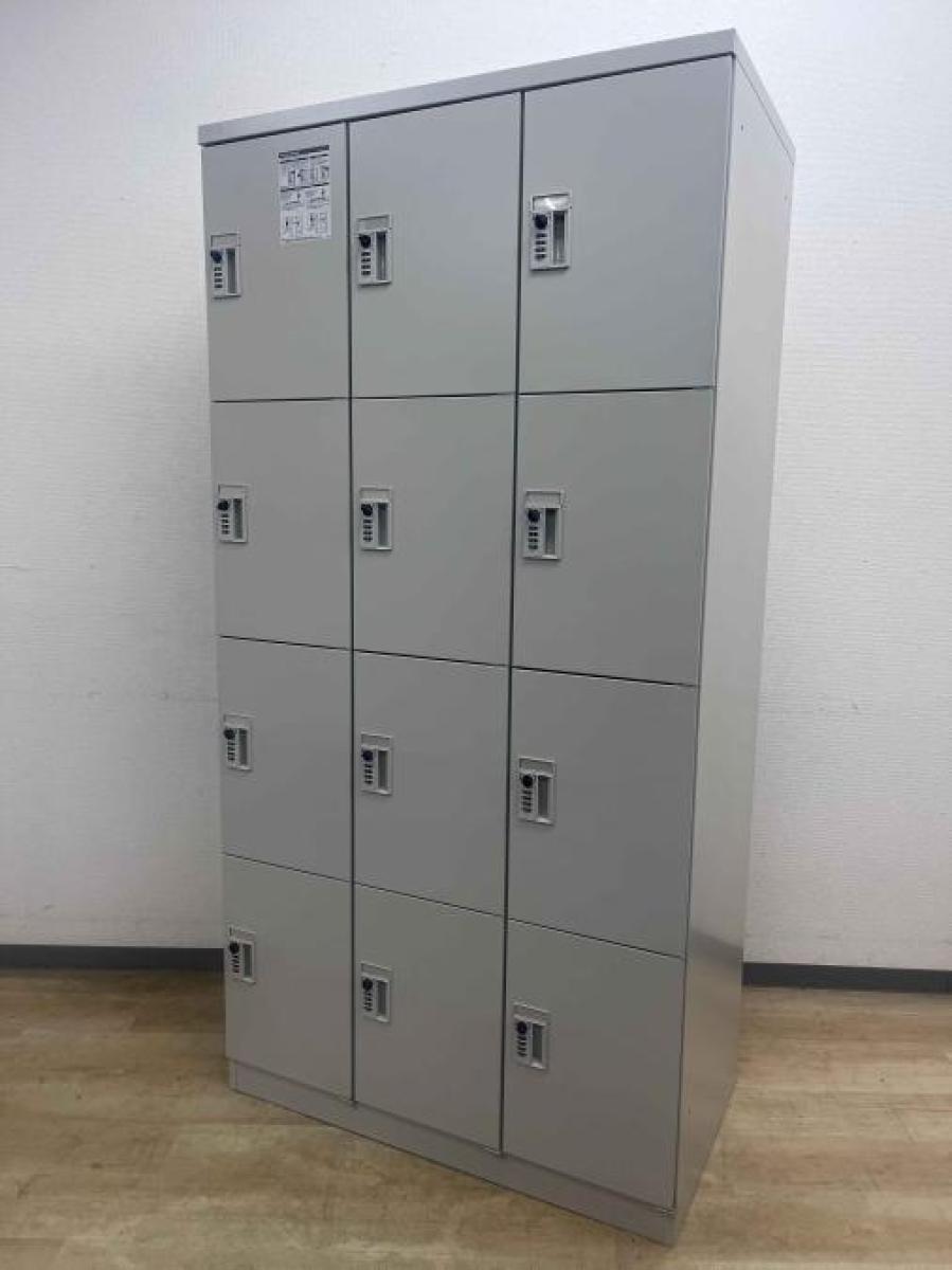 【在庫入れ替えSALE】【定価20万円以上】【1台で12名分の収納可能！常に人気の高いパーソナルロッカー！】■オカムラ（okamura）製　KZ-Ⅱ　12人用ロッカー　パーソナルロッカー　■ダイヤル錠　■グレー　【移転や増員を検討されている方にオススメ！】
                        KZ-Ⅱタイプ
                                    中古
            
