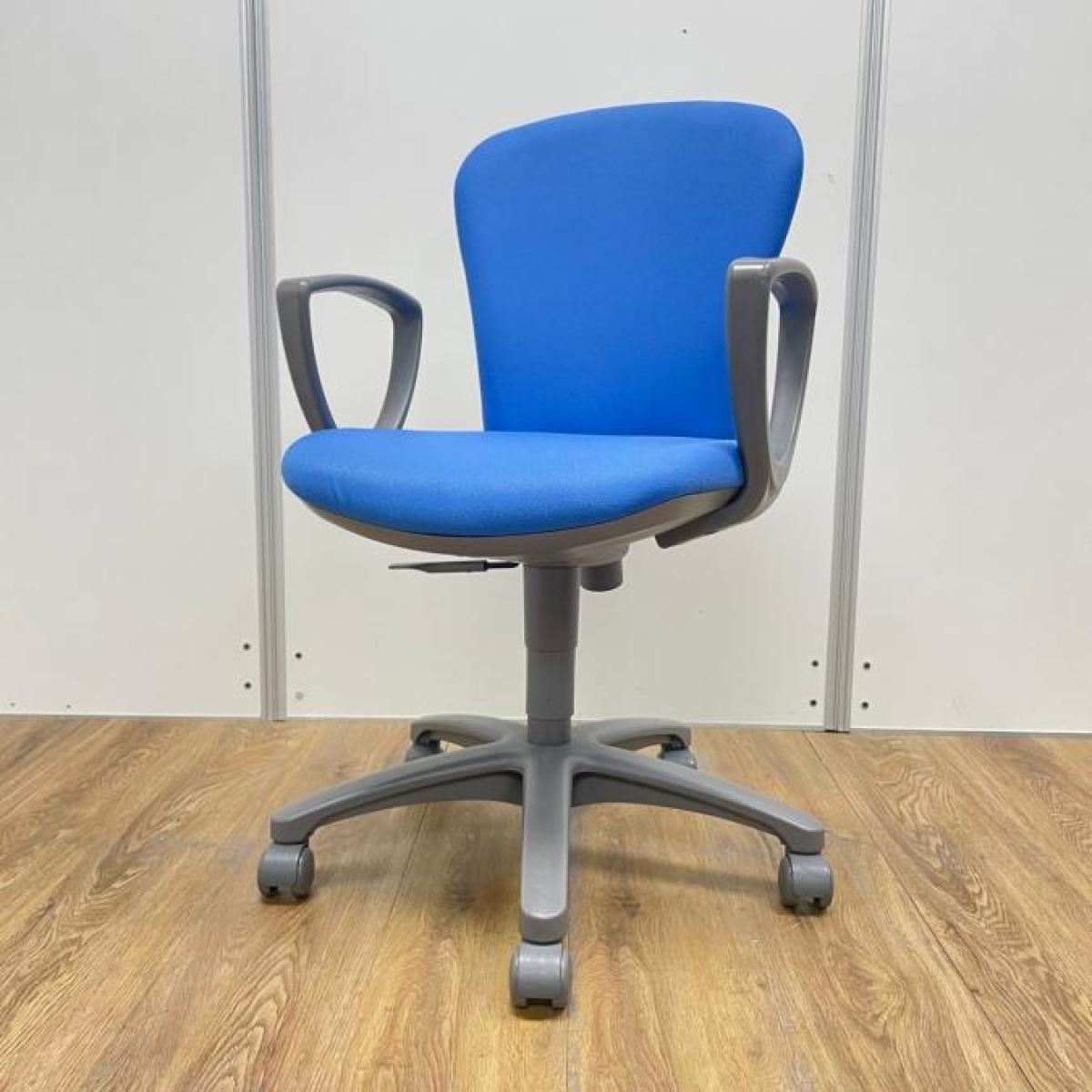 【商品入替のため、残り2脚限り】コクヨ製　レグノ2シリーズ　ブルーカラー　肘付きローバックチェア！！
                        レグノチェア2
                                    中古
            