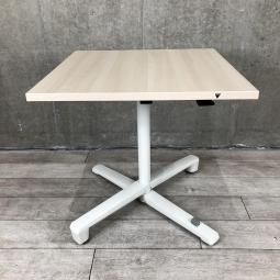 【木目ナチュラル天板のカフェ風テーブル！リフレッシュスペースなどに！】■オカムラ（okamura）製　ライブスシリーズ　角テーブル　ミーティングテーブル　カフェテーブル　W750mm　■天板：木目ナチュラル/脚：ホワイト