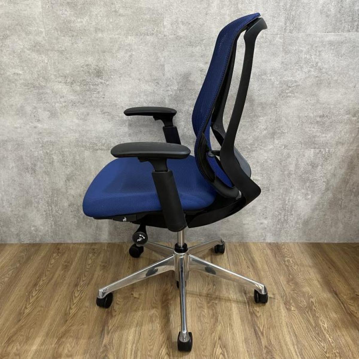bm　オカムラ　シルフィーチェア　前傾機能　ハイバック　メッシュタイプ　中古 中古】シルフィーメッシュ オカムラ/okamura 肘付ハイバック