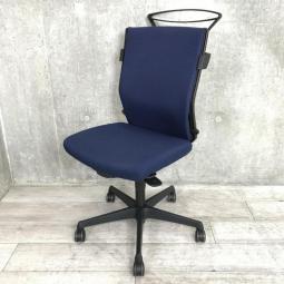【座りやすくて快適なワーキングチェアー！】■オカムラ　エスクードチェア　ダークブルー　ハンガー付　■売れ筋商品！常に人気上位のワーキングチェア！【OKAMURA　ESCUDO】