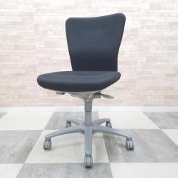 【座り心地の良さが人気！人間工学に基づいた快適シーティング！】■okanura（オカムラ）　カロッツァチェア　肘無ローバック　■ブラック