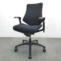 【姿勢の変化にフレキシブルに対応！】■イトーキ（ITOKI）　エフチェア　肘付き　ローバック　■クロスタイプ　■可動肘　■ブラック