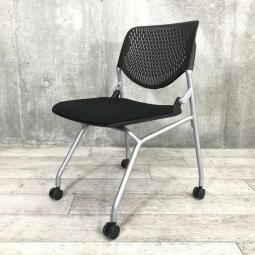 【背のスリットデザインはベンディング機能！体にフィットするので快適！】■オカムラ（okamura）製　ルナチェア（RUNA）　ネスティングチェア　■背面樹脂メッシュ　■キャスター付き　■ブラック