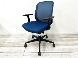 【定価約8万円】【透過性と機能性を最大限に活かした人気チェア！】■コクヨ (KOKUYO)　シロッコ (Scirocco)　肘付ローバック　■背面メッシュ　■固定肘　■プルシアンブルー
