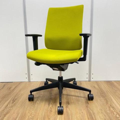 【スタイリッシュなデザインで快適なワーキングチェア！】■コクヨ　ウィザード2チェア　可動肘付　オリーブグリーン　■サポート感とフィット感の絶妙なバランス！背骨のＳ字形状にジャストフィット！【KOKUYO　Wizard2】