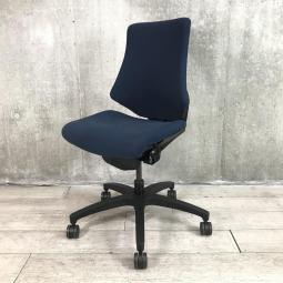 【関東倉庫在庫品】【腰部が安定するハイパフォーマンスチェア！】■イトーキ製　エフクロス　肘無ローバックチェア　■ブルー【弊社使用欄：A00983492】【ECBMC】【在庫入替セール品につき限定特価！】