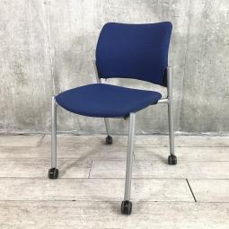 【関東倉庫在庫品】【シンプルデザインのスタッキングチェア！】■オカムラ製　8147シリーズ スタッキングチェア　■ブルー【弊社使用欄：A00976059】【ECBMC】