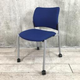 【関東倉庫在庫品】【シンプルデザインのスタッキングチェア！】■オカムラ製　8147シリーズ スタッキングチェア　■ブルー【弊社使用欄：A00979873】【ECBMC】