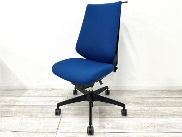 【定価約9万円】【心地よい座り心地とスタイリッシュなデザインが人気！】■コクヨ（KOKUYO）製　デュオラ（Duora）チェア　肘無ハイバック　クッションタイプ　■コートハンガー付　■プルシアンブルー