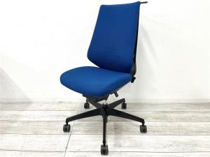 【定価約9万円】【心地よい座り心地とスタイリッシュなデザインが人気！】■コクヨ（KOKUYO）製　デュオラ（Duora）チェア　肘無ハイバック　クッションタイプ　■コートハンガー付　■プルシアンブルー