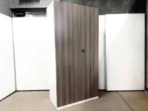 【在庫入替セール品！】コートなどの上着の収納に便利なワードローブ！高級感のある深みのある木目調で役員室にもおすすめ！コートハンガー用としても！
■オカムラ/レクトライン ウッドタイプ/プライズウッドミディアム