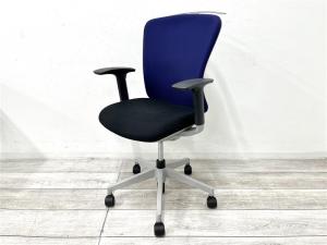【定価約4万円】【ローコストチェアの定番！】【使いやすいスタンダードなデザイン】■イナバ（inaba）製　バルチェ　肘付ハイバック　■可動肘付　■背面：ブルー×座面：ブラック×グレーシェル