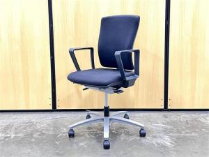 【在庫入替セール品】【背もたれの高さを変えられる、珍しいチェア！】■イナバ/インフィニア/肘付/ブラック/オススメ(おすすめ) /人気商品【弊社使用欄：Z00984694】