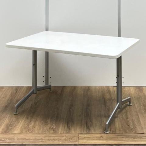 ホワイト樹脂テーブル3台/中古/安定感抜群 ホワイト樹脂テーブル3台/中古/安定感抜群