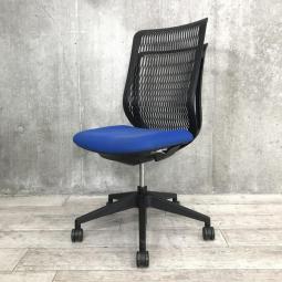 【5脚入荷】背もたれスッキリ！AJチェア※肘無し仕様　色：背ブラック　座ブルー◆内田洋行製（UCHIDA）【H】