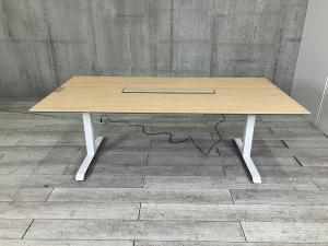 【ワークを最適な高さで！大人気の大型電動昇降テーブル！】■コクヨ（KOKUYO）製　シークエンス（SEQUENCE）シリーズ　電動昇降テーブル　ミーテイングテーブル　■高さ調節：H630～H1290mm　■木目調ナチュラル天板　■操作パネル/ボタンタイプ　【ABW商材】【関東倉庫在庫品】【弊社使用欄：A01014745】