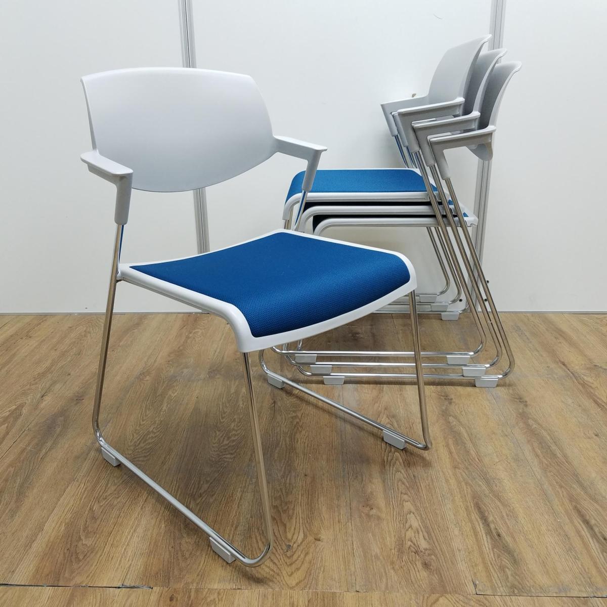 【4脚セット！！】コクヨ製　サティオシリーズ　ブルシアンブルー　背もたれ樹脂　スタック　ミーティング　会議　チェア　収納　スタッキングチェア！！
                        サティオ
                                    中古
            