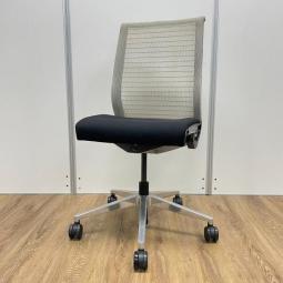 【海外メーカー製の高級チェアがロット入荷！！】海外メーカー　スチールケース製　シンクシリーズ　体の負担を軽減　高級チェア　テレワーク　在宅ワーク　肘無しハイバックチェア！！中古　オフィスバスターズ　東大阪