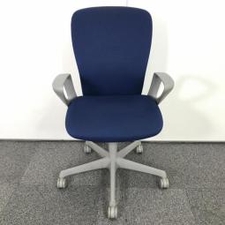 【在庫入替セール品】【シンプルなデザインと厚みのあるクッションが大人気！機能充実のワーキングチェア】■オカムラ（okamura）　スラート（sulato）　ハイバック肘あり　デザインアーム　■ミディアムブルー【弊社使用欄：A00977892】