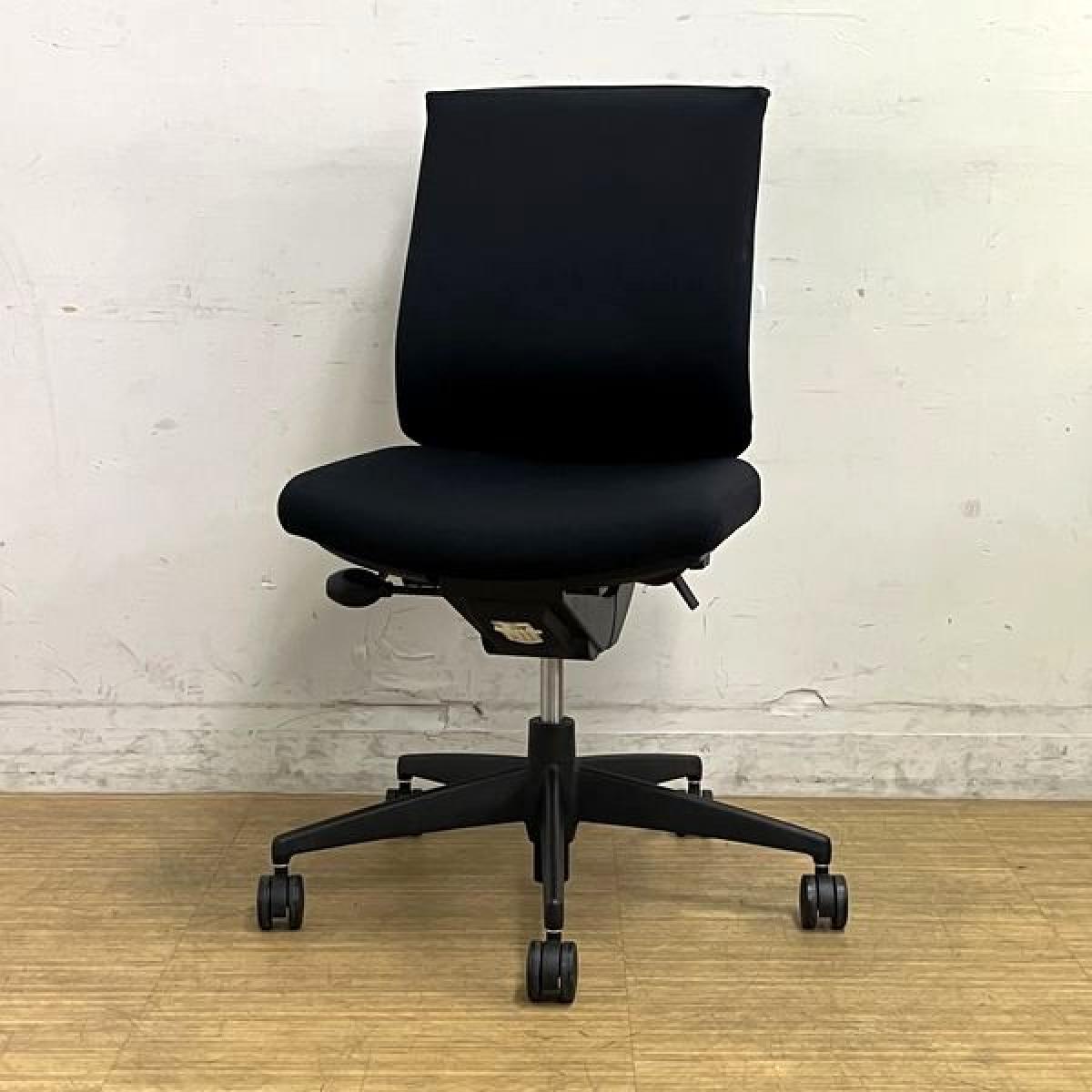 コクヨ　ウィザード3　肘無しローバックモデル　カラー：ブラック×ブラックフレーム　嬉しいコートハンガー付き　ロングセラーシリーズ
                        ウィザード3 樹脂
                                    中古
            