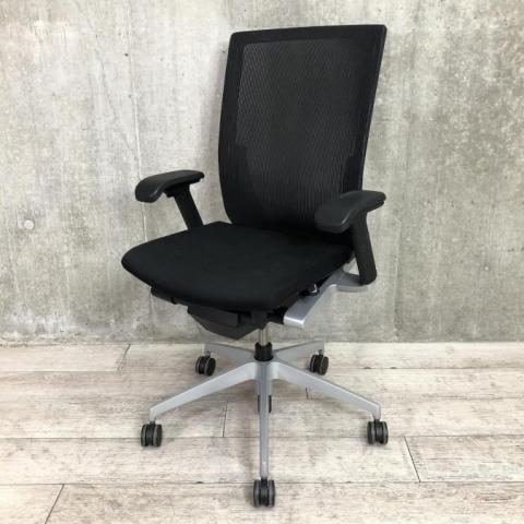 【在庫入替セール品！(本在庫限定価格！)】風のような柔らかな座り心地！背もたれが高く、使い勝手のよい機能がしっかりついてます！スタイリッシュなストライプレイヤー！
■イトーキ/ヴェント/ブラック【管理番号：A00983367】
