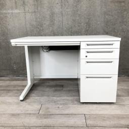 【在庫入替セール品！】【充実の収納スペース！4段袖タイプ入荷！】■オカムラ製　片袖デスク　W1100×D600×H700mm　■便利なコンセントオプション付！【Okamura　ADVANCE】