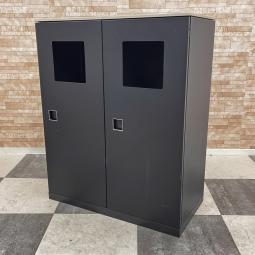 【珍しいトラッシュユニット（分別ダストボックス）！ぱっと見ではゴミ箱には見えないデザイン！】■オカムラ製　片開きトラッシュユニット（分別ダストボックス）  ■ブラック