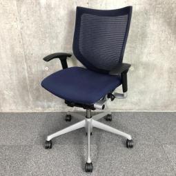【オカムラ製の王道高級チェア！通気性ばっちりで長時間の着座も快適に過ごせます！】　■オカムラ(okamura)　バロン(Baron)　ローバック　肘付き　■ブルー　■背面メッシュ　座面メッシュ【入替セールにつき２０%OFF！】【状態良好品！】