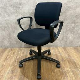 コクヨ製の人気チェアオフィスチェア【レグノ２】が入荷しました！　＊福岡市拠点の「オフィスバスターズ福岡南店」は、福岡はもちろん、岡山・広島エリアにも対応しています。中古オフィス家具・チェア・デスク・複合機など一式手配可能。各地に特化した在庫とワンストップ対応で、起業・移転・レイアウト変更にしっかり対応し、岡山・広島でも安心の選択肢をご提供します。＊