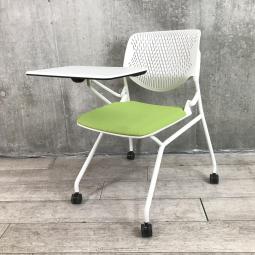 【関東倉庫在庫品】【シンプルデザインで使いやすいチェアです！】■オカムラ製　ルナ　ネスティングチェア■ライトグリーン【弊社使用欄：A00962649】【ECBMC】【在庫入替セール品につき限定特価！】