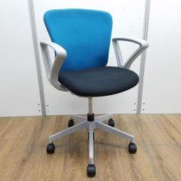 【低価格チェアがまとめて揃います！】■イナバ（Inaba）製　バルチェ（Valche）　肘付き　ローバック　■背面ブルー × 座面ブラック × シェル：グレー　■サークル肘 【弊社使用欄：A00994781】【ID・SN・KN】