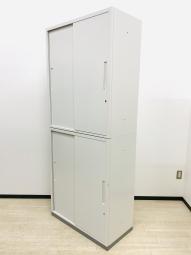 【人気の引き違い戸タイプ！　周能力UPのセット型になりました！　取っ手が大きく使い勝手のよい定番キャビネット！】※実際の商品は3枚扉の商品となります。　■イナバ（Inaba）製　TFシリーズ　引き違い書庫　W900×D450㎜　■ホワイト/ベース：グレー