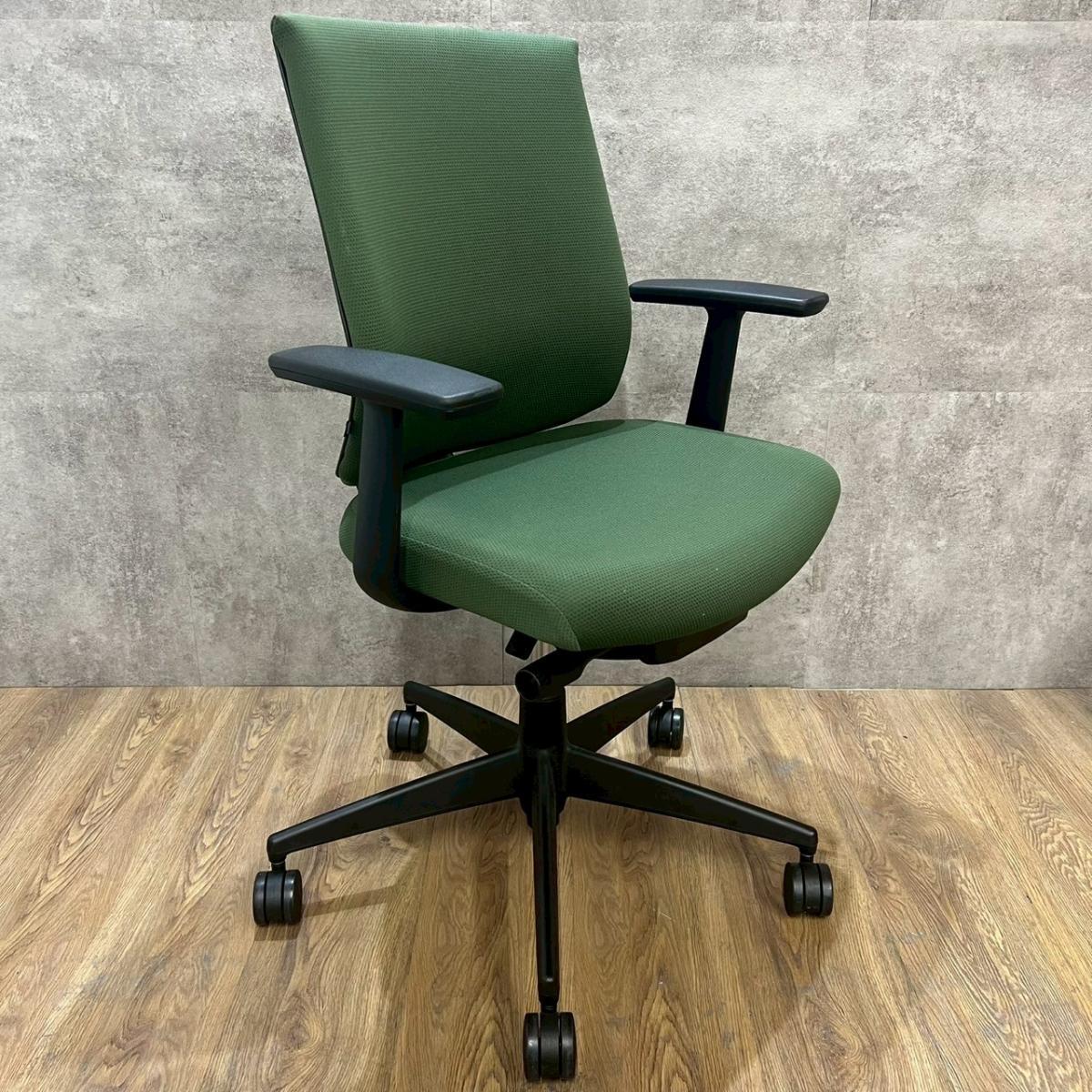 中古】ウィザード4 コクヨ/KOKUYO 肘付ミドルバックチェア