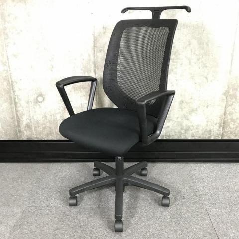【コスパの良いメッシュチェア！ワンランク上のデザインと座り心地！】/オススメ(おすすめ) /人気商品【弊社使用欄：A01018378】■ハイバック　肘付き　背面メッシュ　サークル肘　ブラック　ハンガー付き/イトーキ/コルト