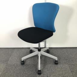 【低価格チェアがまとめて揃います！】■イナバ（Inaba）製　バルチェ（Valche）　肘無し　ローバック　■背面ブルー × 座面ブラック × シェル：グレー　■サークル肘 【弊社使用欄：A00994781】【ID・SN・KN】