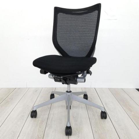 【まとめて揃います！】【定価約16万円】【長時間の着座でも疲れにくいサポート感！】■オカムラ（okamura）製　バロンチェア（Baron）ローバック　■ブラック■メッシュ背面　【ベストなポジションが得られる先進設計！】