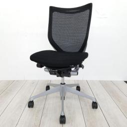 【まとめて揃います！】【定価約16万円】【長時間の着座でも疲れにくいサポート感！】■オカムラ（okamura）製　バロンチェア（Baron）ローバック　■ブラック■メッシュ背面　【ベストなポジションが得られる先進設計！】