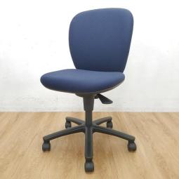 ふっくらクッション！人気のローコストチェアが入荷！オフィスになじむ暗い青！
■イトーキ/リエット/ネイビーブルー【A】