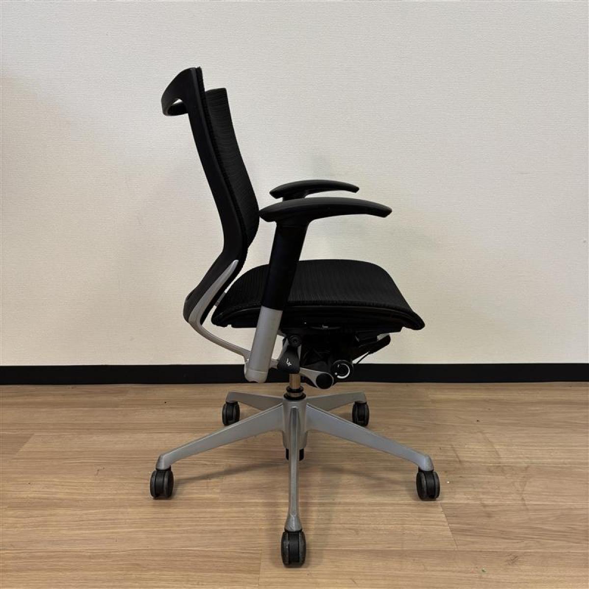 オカムラ バロンチェア 黒 オカムラ 肘付バロンチェア - 中古オフィス家具の買取販売 無限
