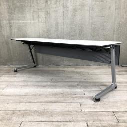 【折りたたみ収納が秀逸！スタイリッシュなデザイン！】■オカムラ(okamura)製　インターアクトPRO　サイドスタックテーブル　幅2100mm　■幕板パネル付　■ホワイト