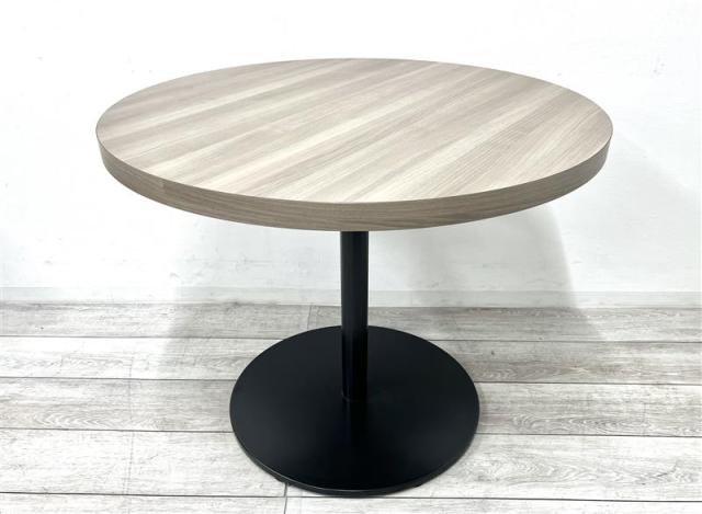 【定価約9万円】【ナチュラル天板にブラックの脚がオシャレな丸テーブル入荷】■オカムラ/アルトピアッツァ　■ナチュラル　■丸テーブル　■休憩室・リフレッシュルーム